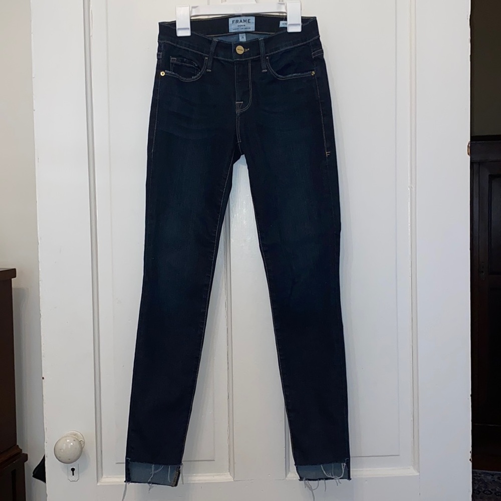 FRAME denim skinny jeans. Size 25.